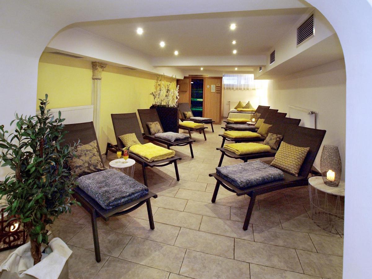 Hotel Restaurant Zum Goldenen Anker Mit Hallenbad & Wellnessbereich Windorf  Экстерьер фото