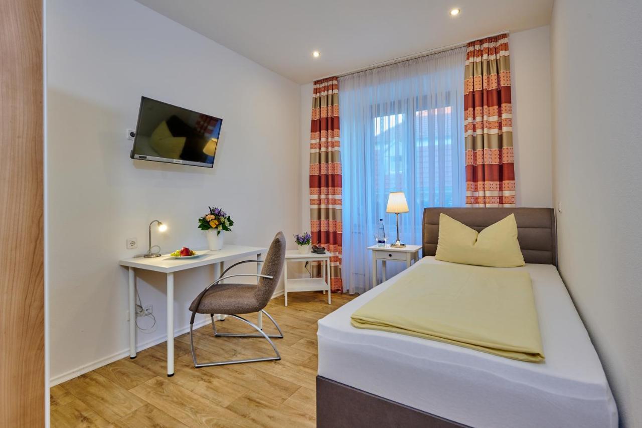 Hotel Restaurant Zum Goldenen Anker Mit Hallenbad & Wellnessbereich Windorf  Экстерьер фото