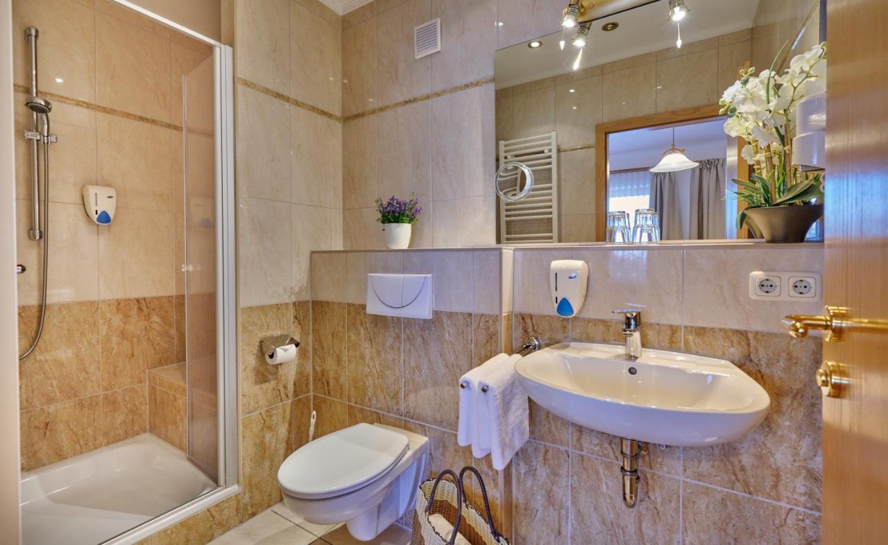 Hotel Restaurant Zum Goldenen Anker Mit Hallenbad & Wellnessbereich Windorf  Экстерьер фото