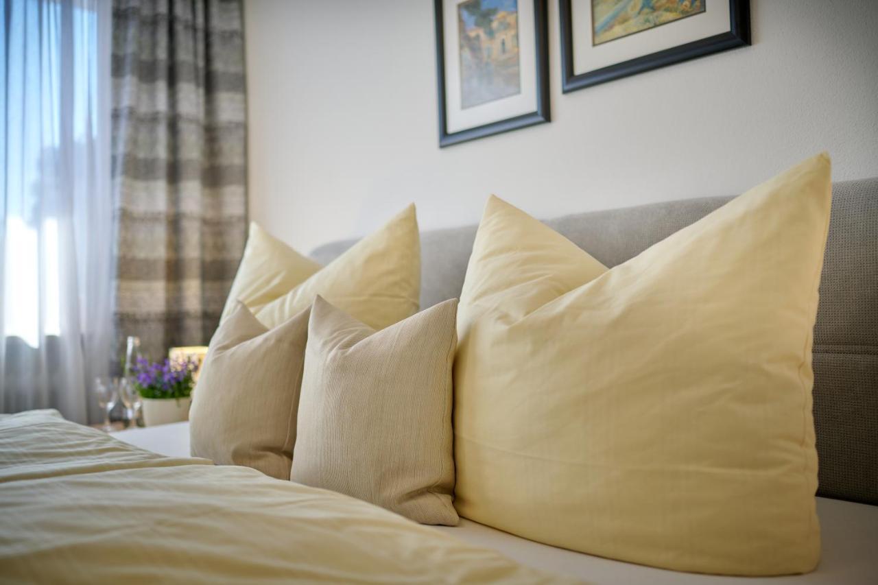 Hotel Restaurant Zum Goldenen Anker Mit Hallenbad & Wellnessbereich Windorf  Экстерьер фото
