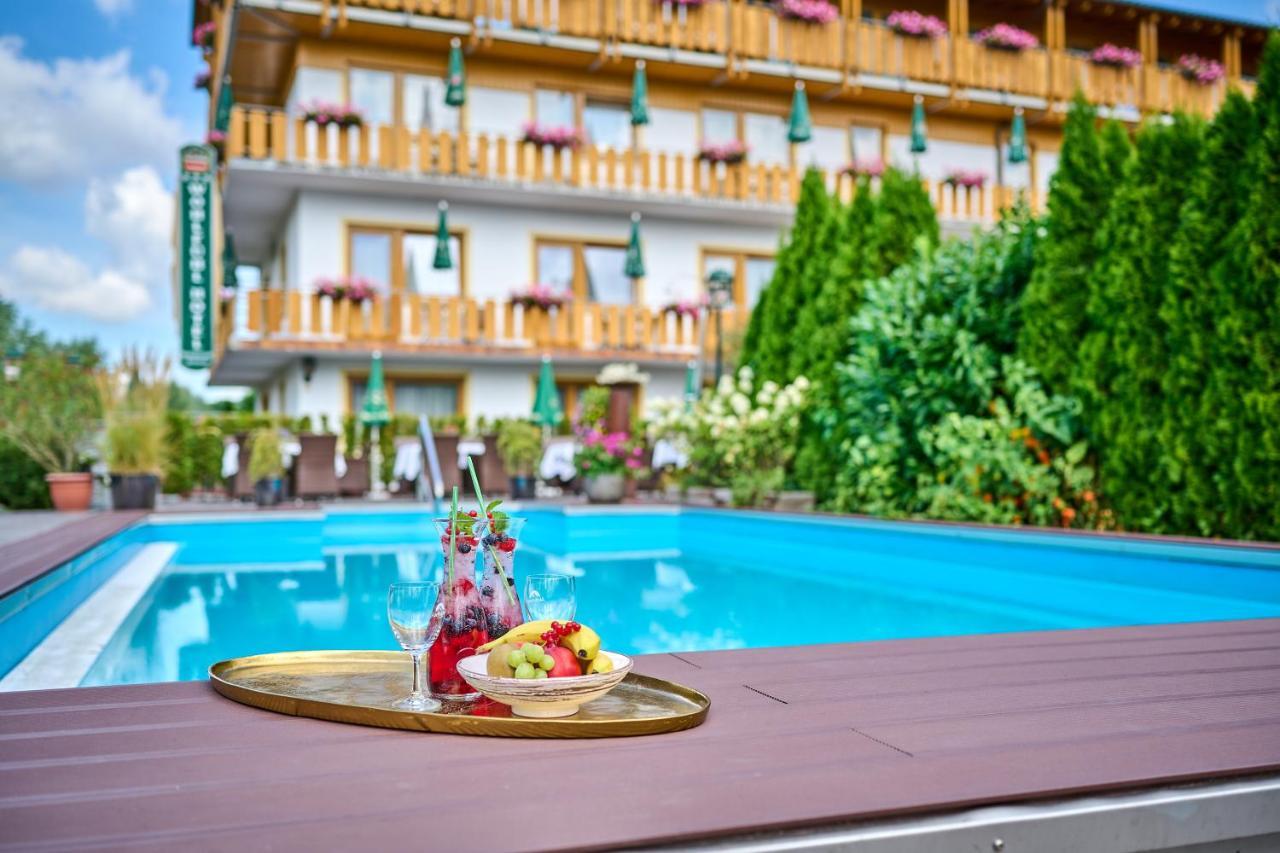 Hotel Restaurant Zum Goldenen Anker Mit Hallenbad & Wellnessbereich Windorf  Экстерьер фото